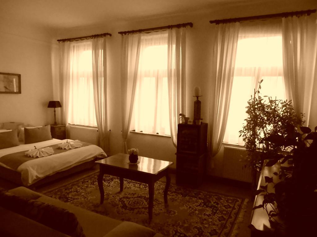 Hotel Excellent Kromeriz Phòng bức ảnh