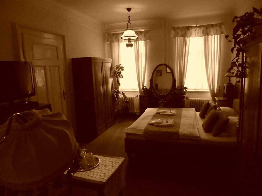 Hotel Excellent Kromeriz Phòng bức ảnh