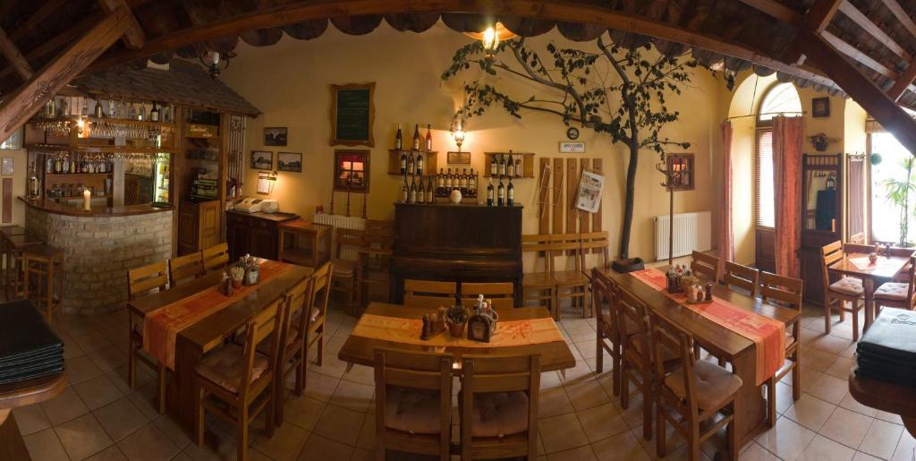 Hotel Excellent Kromeriz Ngoại thất bức ảnh