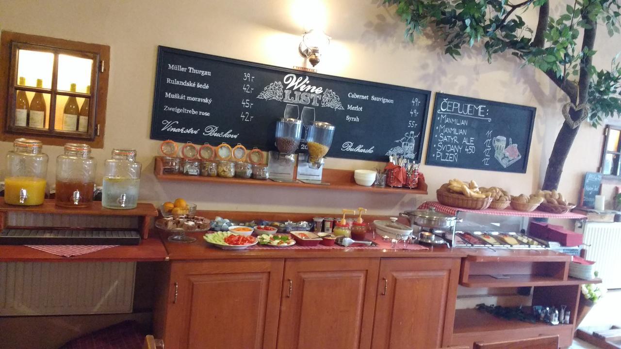 Hotel Excellent Kromeriz Ngoại thất bức ảnh