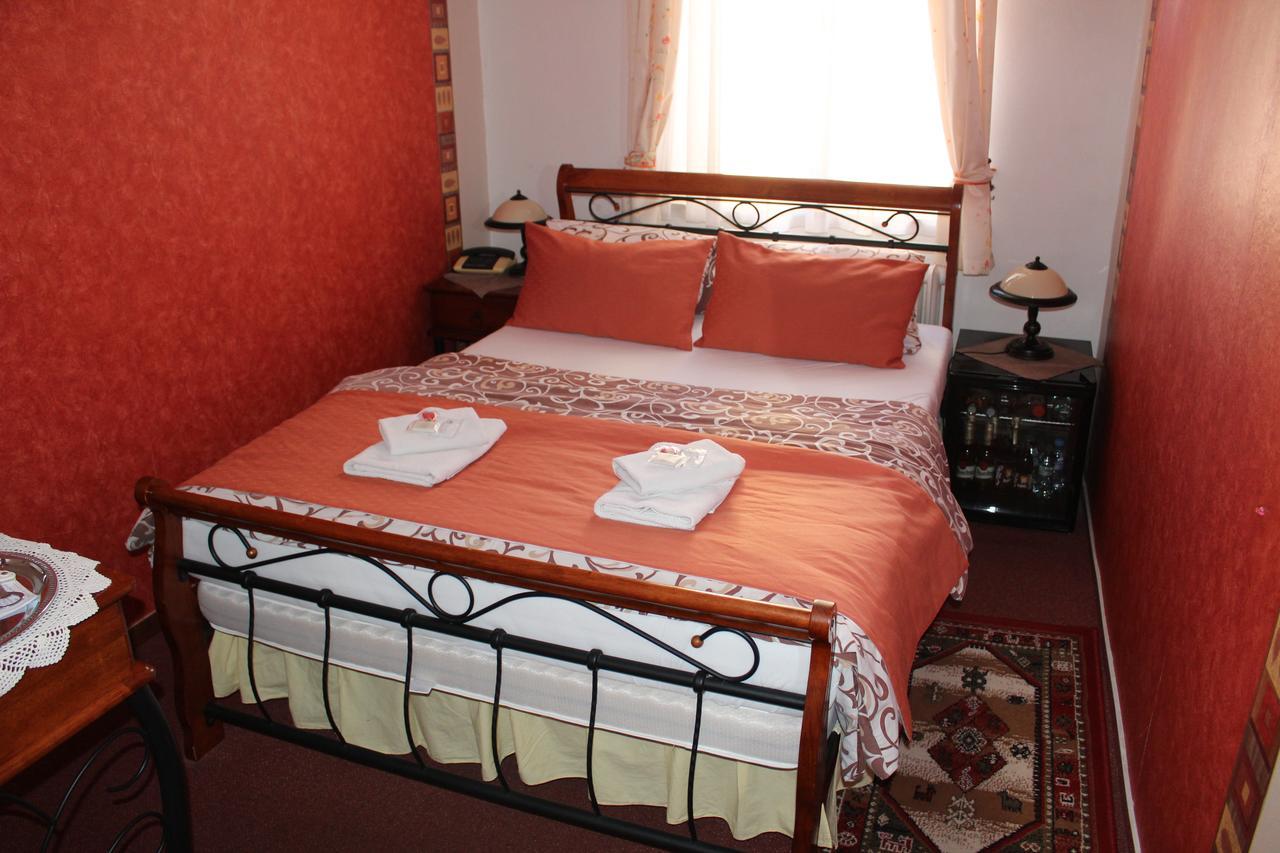 Hotel Excellent Kromeriz Ngoại thất bức ảnh