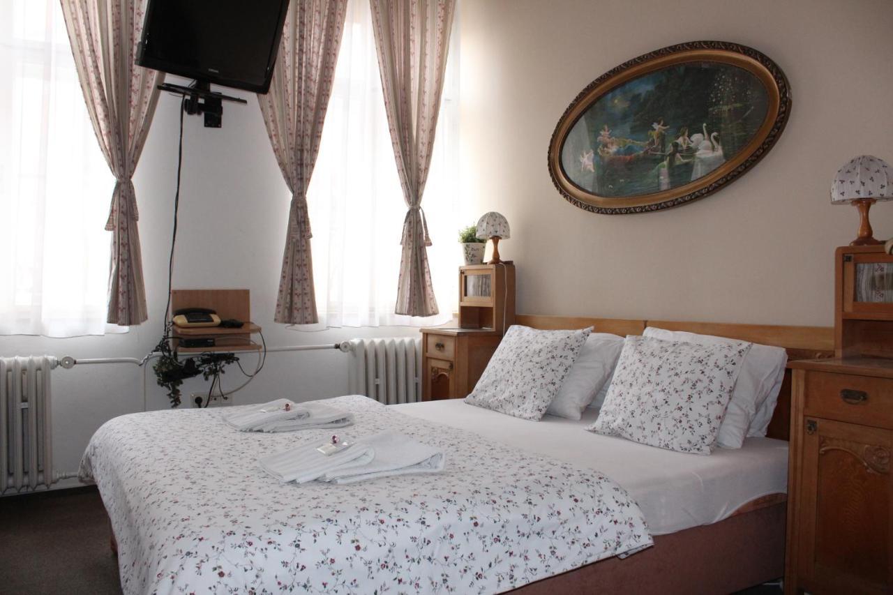 Hotel Excellent Kromeriz Ngoại thất bức ảnh