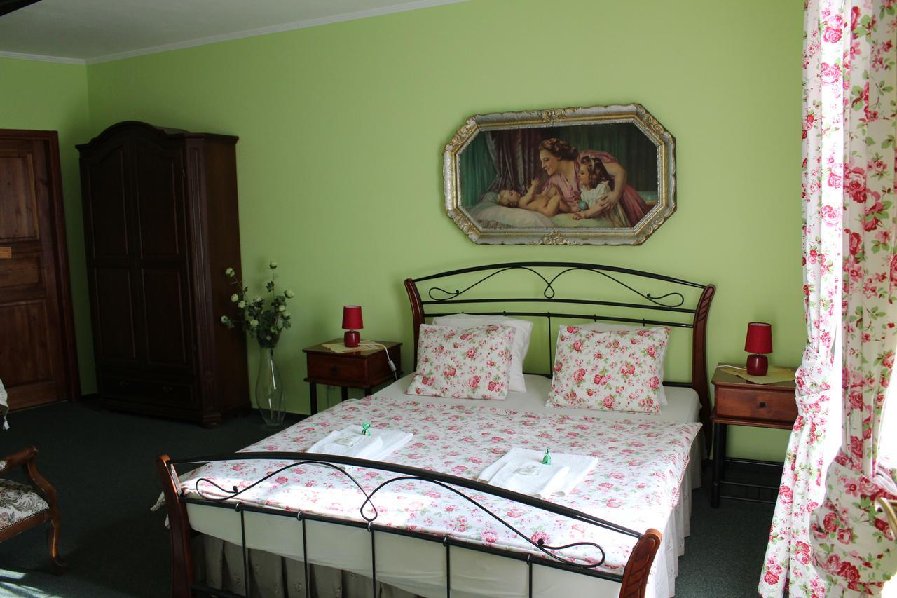 Hotel Excellent Kromeriz Ngoại thất bức ảnh