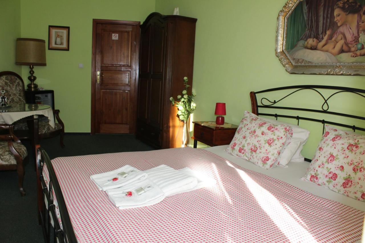 Hotel Excellent Kromeriz Ngoại thất bức ảnh