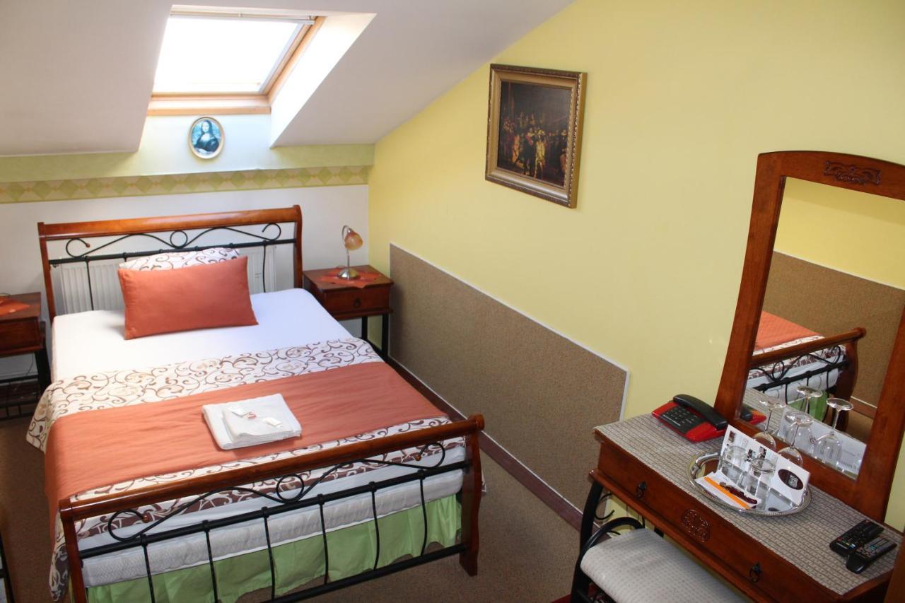 Hotel Excellent Kromeriz Ngoại thất bức ảnh