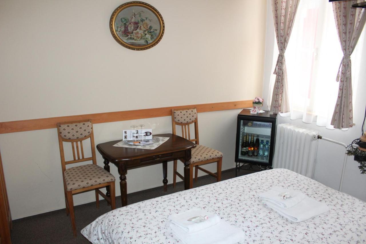 Hotel Excellent Kromeriz Ngoại thất bức ảnh