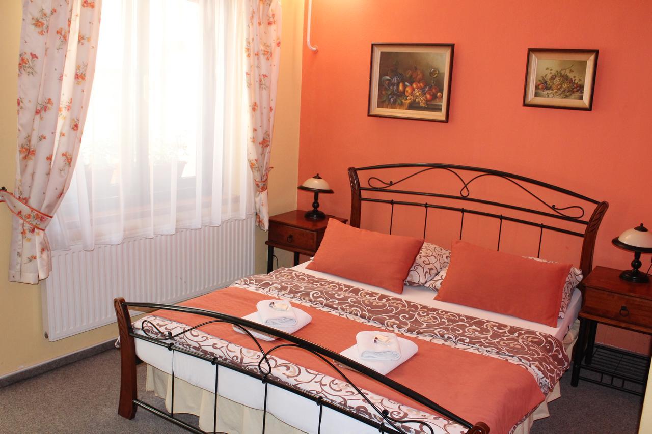 Hotel Excellent Kromeriz Ngoại thất bức ảnh