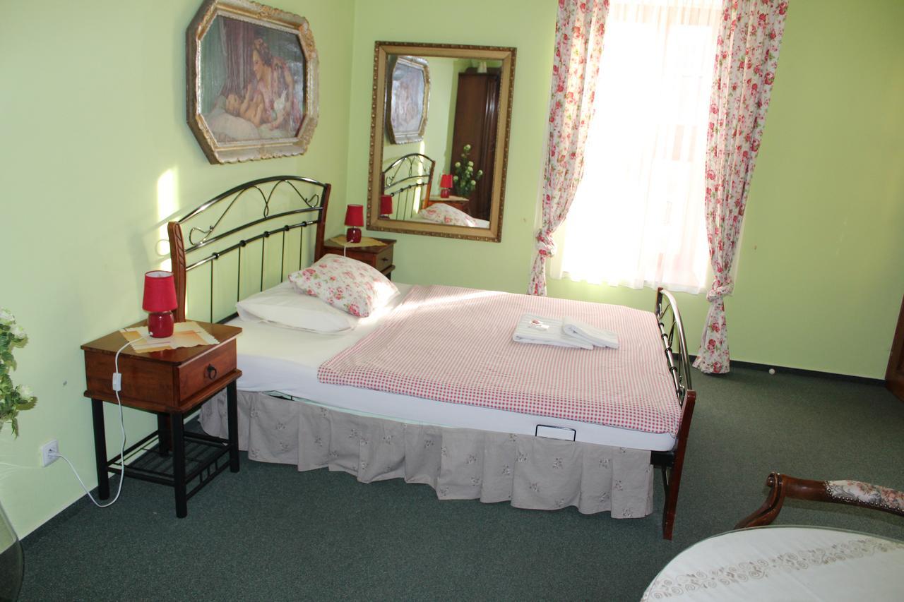 Hotel Excellent Kromeriz Ngoại thất bức ảnh