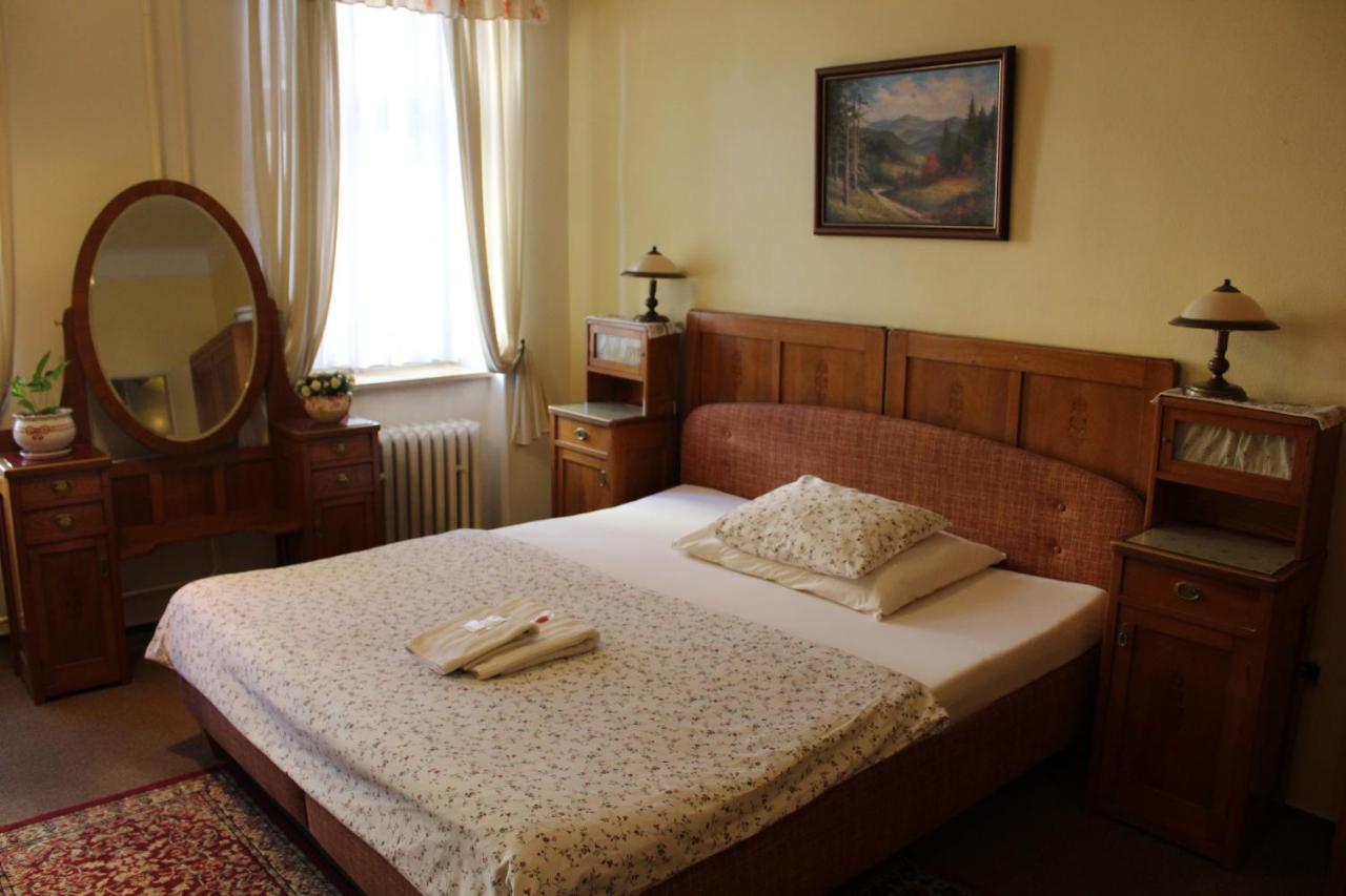 Hotel Excellent Kromeriz Ngoại thất bức ảnh