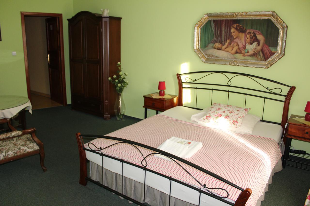 Hotel Excellent Kromeriz Ngoại thất bức ảnh